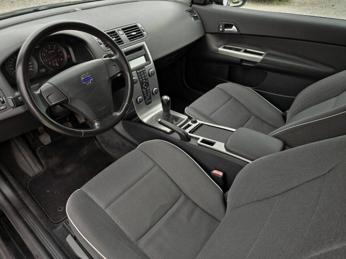 Pārdod Volvo C30