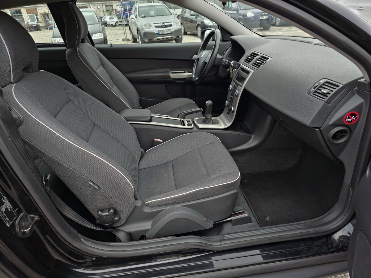 Pārdod Volvo C30